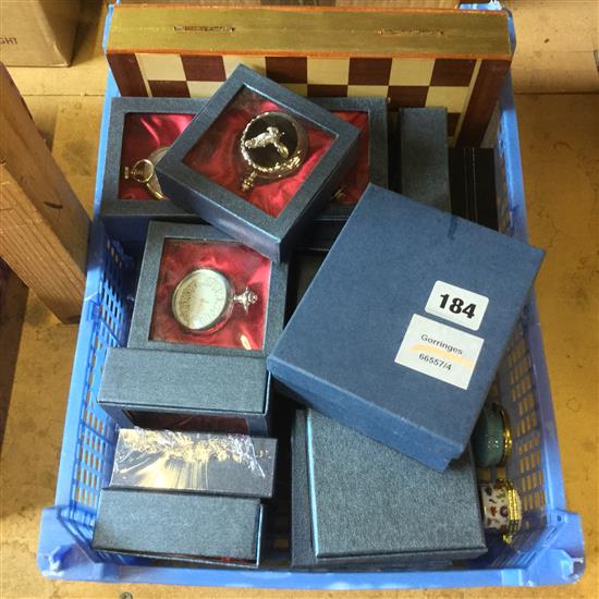 Quantity modern pocket watches and Halcyon Days boxes etc. incl, boxed bone chess sets